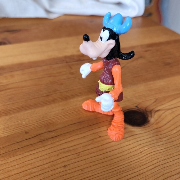 Vintage Disney Epcot World Tour Minnie Goofy Figurines 90s Cake Topper 1… - Picture 8 of 12